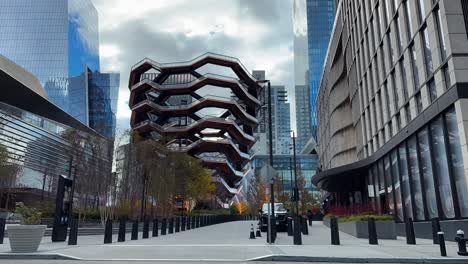 Die-Schiffsstruktur-Im-Sanierungsprojekt-Hudson-Yards-In-Manhattan,-New-York-City,-New-York---Stadtbildzeitraffer-Touristenattraktion