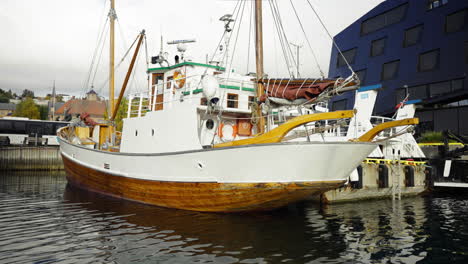 Classic-Wooden-Fishing-Boat-At-The-Harbour-In-The-Arctic-Port-Of-Tromso-In-Norway-During-Autumn