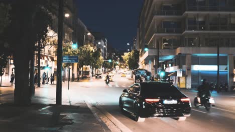 Verkehr-Am-Spätsommerabend-Am-Syntagma-platz-Vorbei