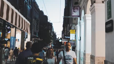 Leute,-Die-Entlang-Der-Ermou-Highstreet-In-Athen-Gehen