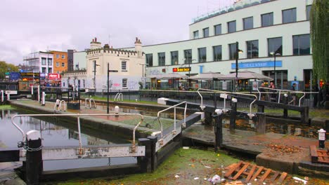 Esclusas-De-Hampstead-Road-En-El-Mercado-De-Camden-Lock