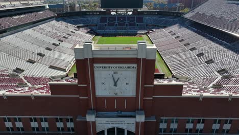 Oklahoma-Memorial-Stadium-An-Der-Universität-Von-Oklahoma