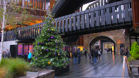 People-Sightseeing-During-The-Busy-Holiday-Season-In-Camden-Lock,-London-Borough-of-Camden,-England