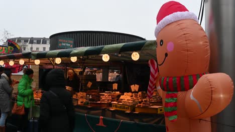 Gingerbread-Man-outside-of-Kings-Cross-Station,-London,-United-Kingdom