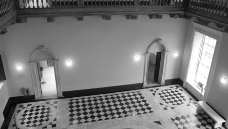 El-Gran-Salón-De-La-Casa-De-La-Reina-En-Blanco-Y-Negro