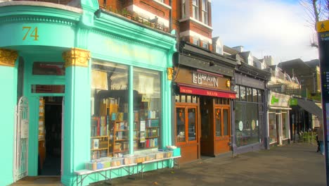 La-Librería-En-El-Páramo-En-La-Esquina-De-La-Calle-Tranquil-Vale-En-Blackheath,-Sureste-De-Londres,-Reino-Unido