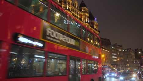 Lichtblick-Auf-Harrods-Mit-Weihnachtsdekoration-In-London,-Großbritannien