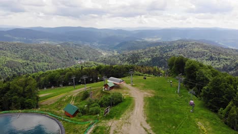 Aerial-panorama-of-Beskid-Sadecki-mountains-and-cable-car-on-Jaworzyna-Krynicka,-Poland