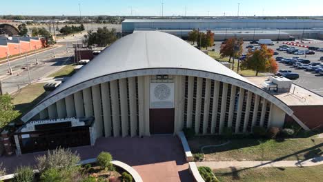 Edificio-Del-Centenario-En-El-Recinto-Ferial-Del-Estado-De-Okc