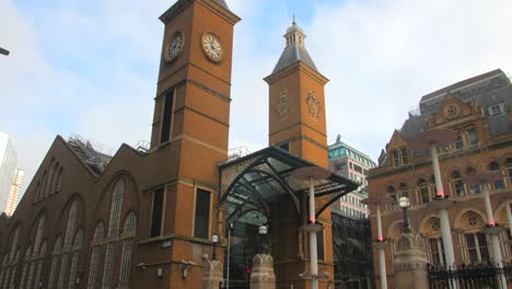 People-Come-And-Go-At-Liverpool-Street-Station-In-London,-England,-United-Kingdom