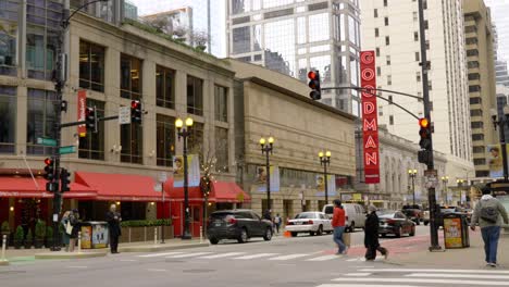 Día-Exterior-Del-Teatro-Goodman-Tráfico-De-Chicago