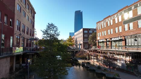 Jim-Brewer-Gebäude-In-Bricktown,-Oklahoma-City