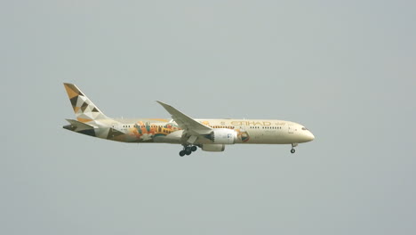 Etihad-Airways-Flugzeuge-Mit-Speziell-Ausgewählter-Italien-lackierung-Nähern-Sich-Dem-Flughafen-Toronto,-Kanada