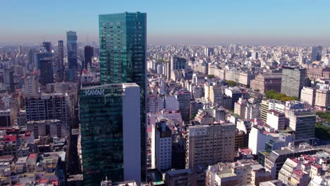 Vista-Aérea-4k-De-La-Ciudad-Contaminada-De-Buenos-Aires,-Argentina