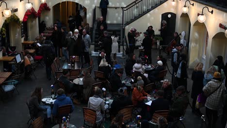 Looking-down-towards-those-eating-within-Covent-Garden,-London,-United-Kingdom