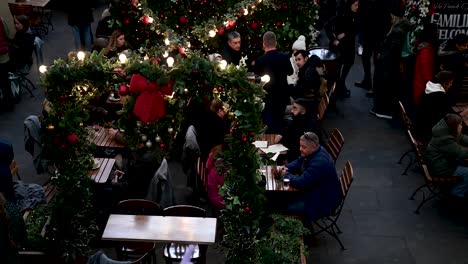 Comida-En-Covent-Garden-Hacia-Navidad,-Londres,-Reino-Unido