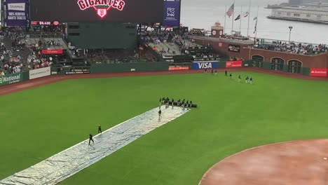 Regen-Bricht-Baseballspiel-Ab