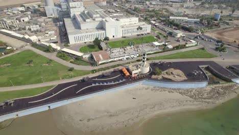 El-Faro-De-La-Planta-De-Energía-De-La-Planta-De-Energía-De-Tel-Aviv-Que-Se-Convirtió-En-Un-Café-Cerca-Del-Puerto-De-Tel-Aviv-#001