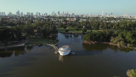 Flying-over-HaPark-HaLe'umi-Ramat-Gan-lake---The-old-restaurant-is-still-inactive-2022-#004