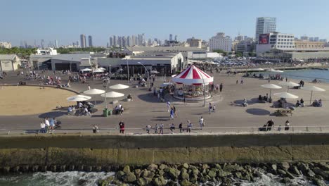 Elevándose-Desde-El-Nivel-Del-Suelo-Hasta-La-Vista-De-Arriba-Hacia-Abajo-Del-Paseo-Marítimo-De-Tel-Aviv-En-El-Antiguo-Puerto-#019