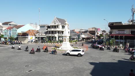 Tugu-Yogyakarta-En-Una-Mañana-Soleada-Con-Un-Cielo-Azul