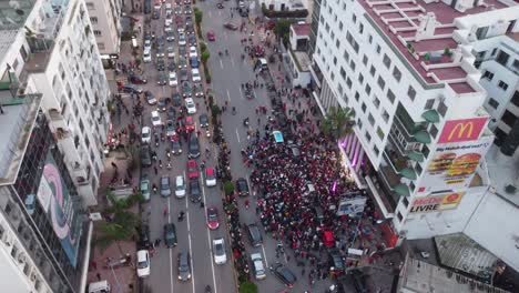 Feier-In-Der-Stadt-Casablanca,-Nachdem-Marokko-Gegen-Portugal-Gespielt-Hatte