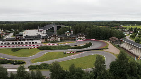 Drohnenaufnahmen-Luftaufnahme-Des-Vergnügungsparks-Powerpark,-Finnland-Stahlachterbahn-4k