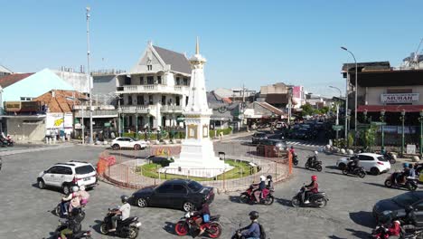 Tugu-Yogyakarta-on-a-sunny-morning-with-a-blue-sky