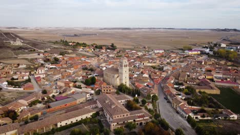 Kirche-San-Martín,-Palast-Der-Ulloa-Und-Ruinen-Kirche-San-Salvador,-Kirche-San-Martín,-Stadt-Mota-Del-Marqués,-Provinz-Valladolid,-Autonome-Gemeinschaft-Castilla-Y-León,-Spanien