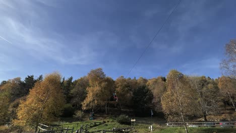 Rücksichtsloses,-Mutiges-Kind-Hat-Spaß-An-Der-Seilrutsche-Im-Seil-Abenteuerpark