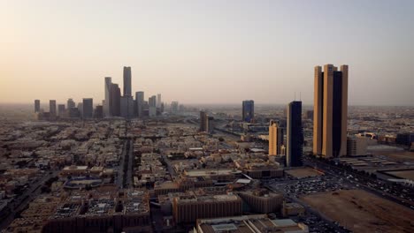 Banco-Al-Rajhi-Y-Horizonte-De-Riad-En-La-Capital-De-Arabia-Saudita