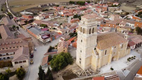 Iglesia-De-San-Martin,-Compañía-Del-Salvador-,-Se-Sitúa-En-Mota-Del-Marqués,-Provincia-De-Valladolid,-Castilla-Y-León,-España