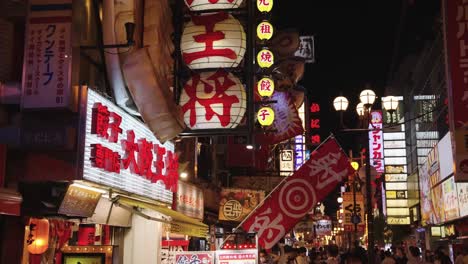 Luces-Deslumbrantes-Del-área-De-Comida-Callejera-De-Shinsaibashi-Y-Dotonbori