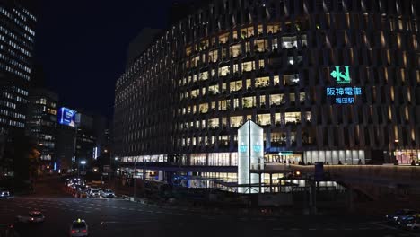 Hankyu-Gebäude-In-Der-Nacht-Im-Umeda-Viertel-Der-Stadt-Osaka