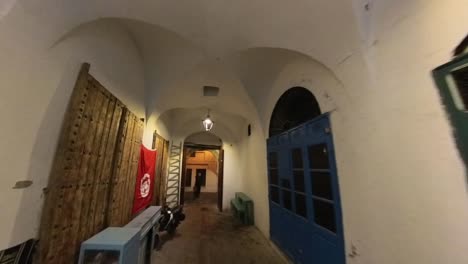 Erstaunlich-Und-Schön-Betreten-Sie-Ein-Altes-Café-In-Der-Medina-Von-Tunesien,-Tunesien-|-Durch-Die-Straßen-Wandern-Medina-Von-Tunis,-Tunesien-#tunesien-#reisen