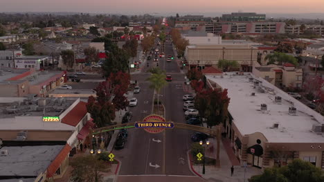 The-historic-Third-Avenue-sign-and-arch-in-Chula-Vista,-California