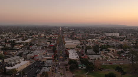 Tercera-Avenida-En-Chula-Vista,-Una-Importante-Calle-De-Conexión