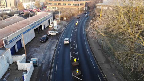 Drone-shot-above-the-busy-A420-road-in-Oxford-City,-Oxfordshire,-UK