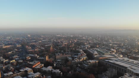 Langsam-Fliegende-Drohnenaufnahme-Von-Oxford-City-An-Einem-Frostigen-Morgen-In-Großbritannien,-12