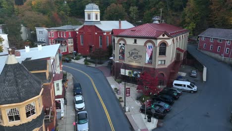 Mauch-Chunk-Opernhaus-Und-Usa-flagge