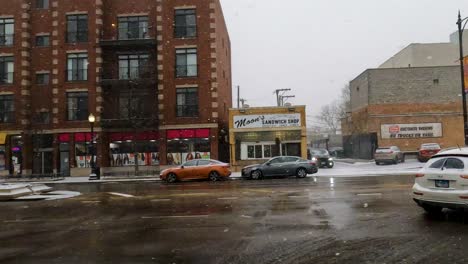 Punto-De-Vista-De-Una-Persona-Caminando-Por-La-Ciudad-De-Chicago-Durante-Una-Ventisca-En-El-Clima-Bajo-Cero