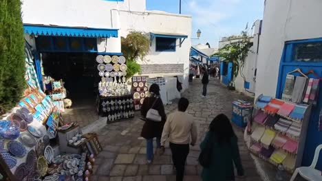 Pasea-Por-Las-Sinuosas-Calles-Y-Admira-La-Belleza-De-La-Arquitectura-De-La-Ciudad