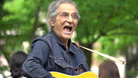 Artista-Callejero-Cantando-En-La-Ciudad-De-Nueva-York