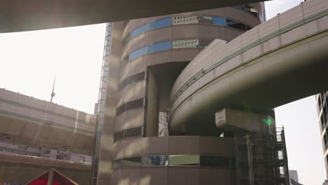 Highway-Passing-Through-Office-at-Umeda-Gate-Tower-Building