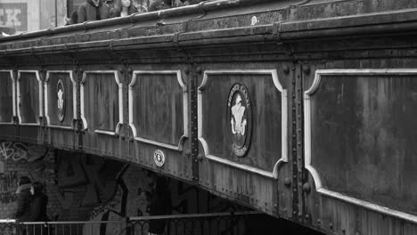 Nahaufnahmedetail-Der-Fußgängerbrücke-über-Den-Regent&#39;s-Canal-In-London,-Großbritannien