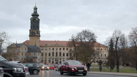 Paisaje-Urbano-De-Weimar-Con-El-Famoso-Gran-Palacio-Ducal-Y-El-Tráfico-En-Invierno