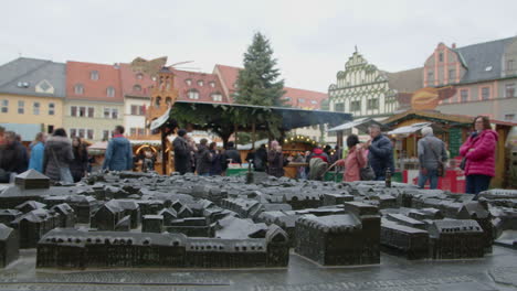 Miniaturkarte-Von-Weimar-Für-Blinde-Auf-Dem-öffentlichen-Platz-Während-Der-Weihnachtszeit