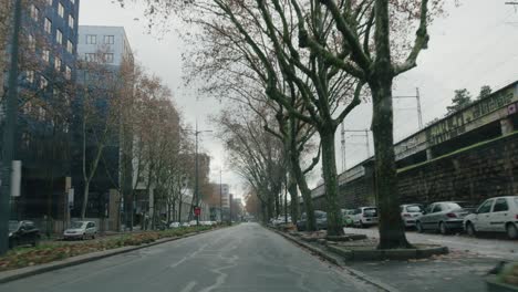 Conduciendo-En-El-Centro-De-La-Ciudad-De-Lyon-Durante-La-Temporada-De-Vacaciones-2022