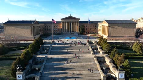 Philadelphia-Museum-Of-Art-Mit-Usa--Und-Ukraine-flaggen