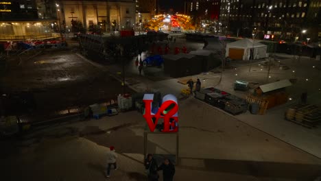 Love-Sculpture-in-Love-Park,-downtown-Center-City-Philly